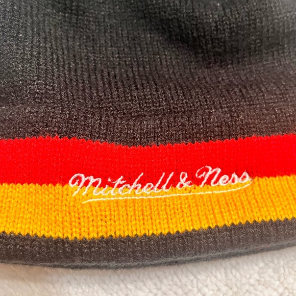 Mitchell & Ness NBA Houston Rockets Knit Pom Winter Hat Beanie. - Picture 5 of 6